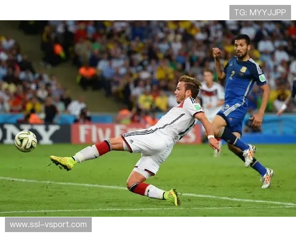 格策重返法兰克福，老将经验助阵